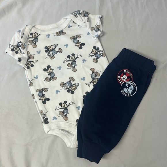 Disney - Mickey Mouse - 2 piece newborn outfit/set. Size 0-3 months - Picture 1 of 7